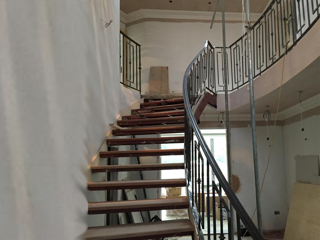 stairway before refurbished